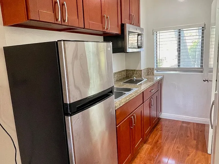 11511 Rochester Ave — Photo 3