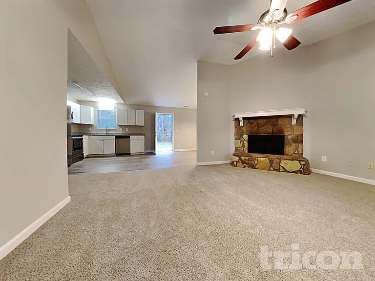 4702 Bullock Ln — Photo 3