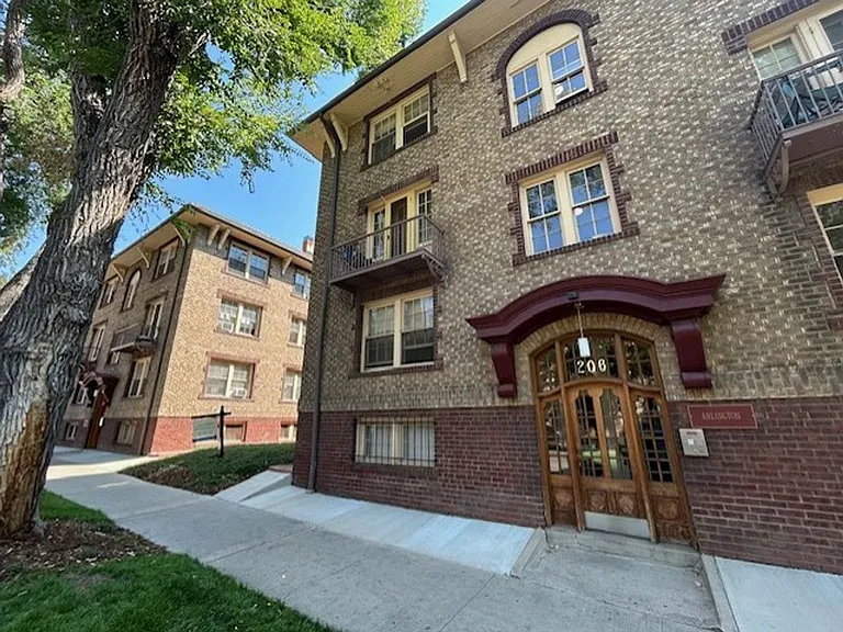Arlington Apartments — Photo 5