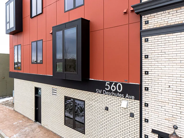 Bank Commons — Photo 3
