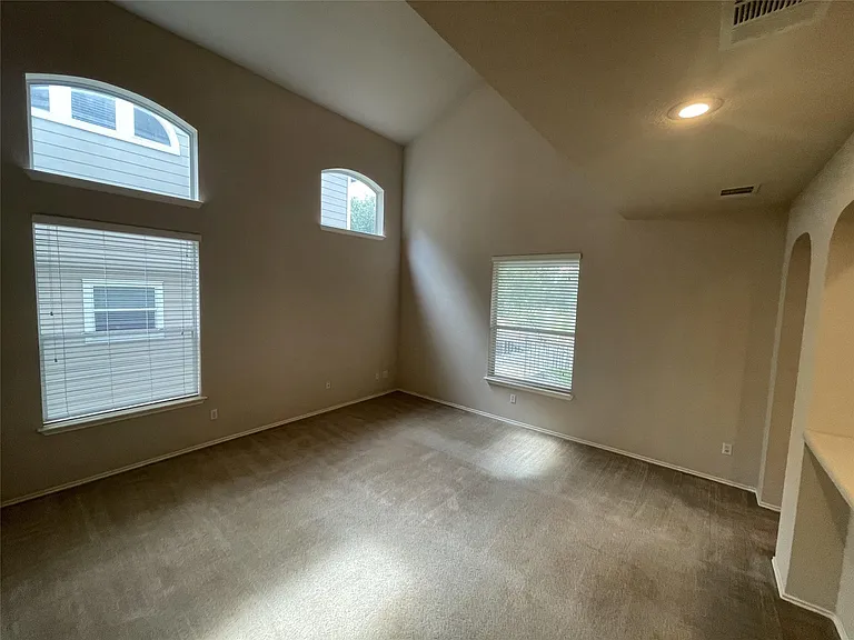 1211 Peyton Pl — Photo 4