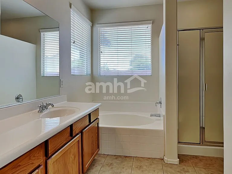 7225 S 73rd Dr — Photo 15