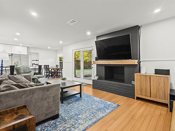 4th image of 4112 Selkirk Dr W