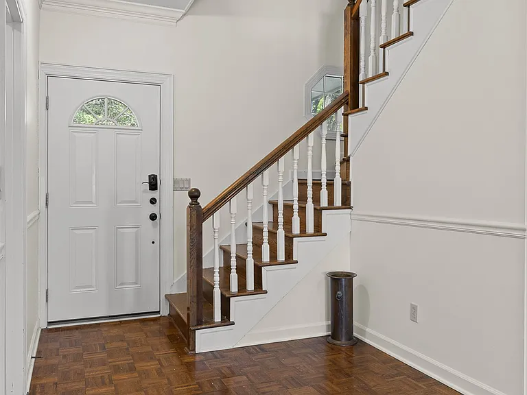 565 Winterview Ln — Photo 32