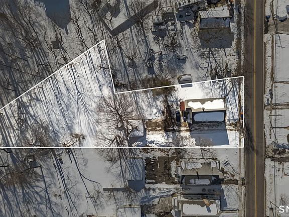 4th image of 491 Main Street