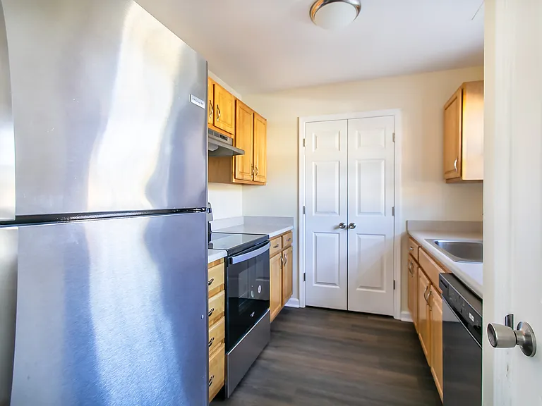 605 Carlyle Way — Photo 9