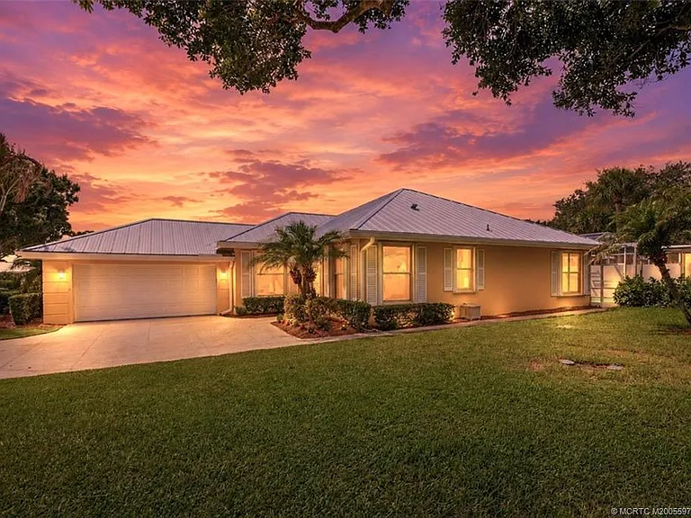 2198 SW Mayflower Dr — Photo 3
