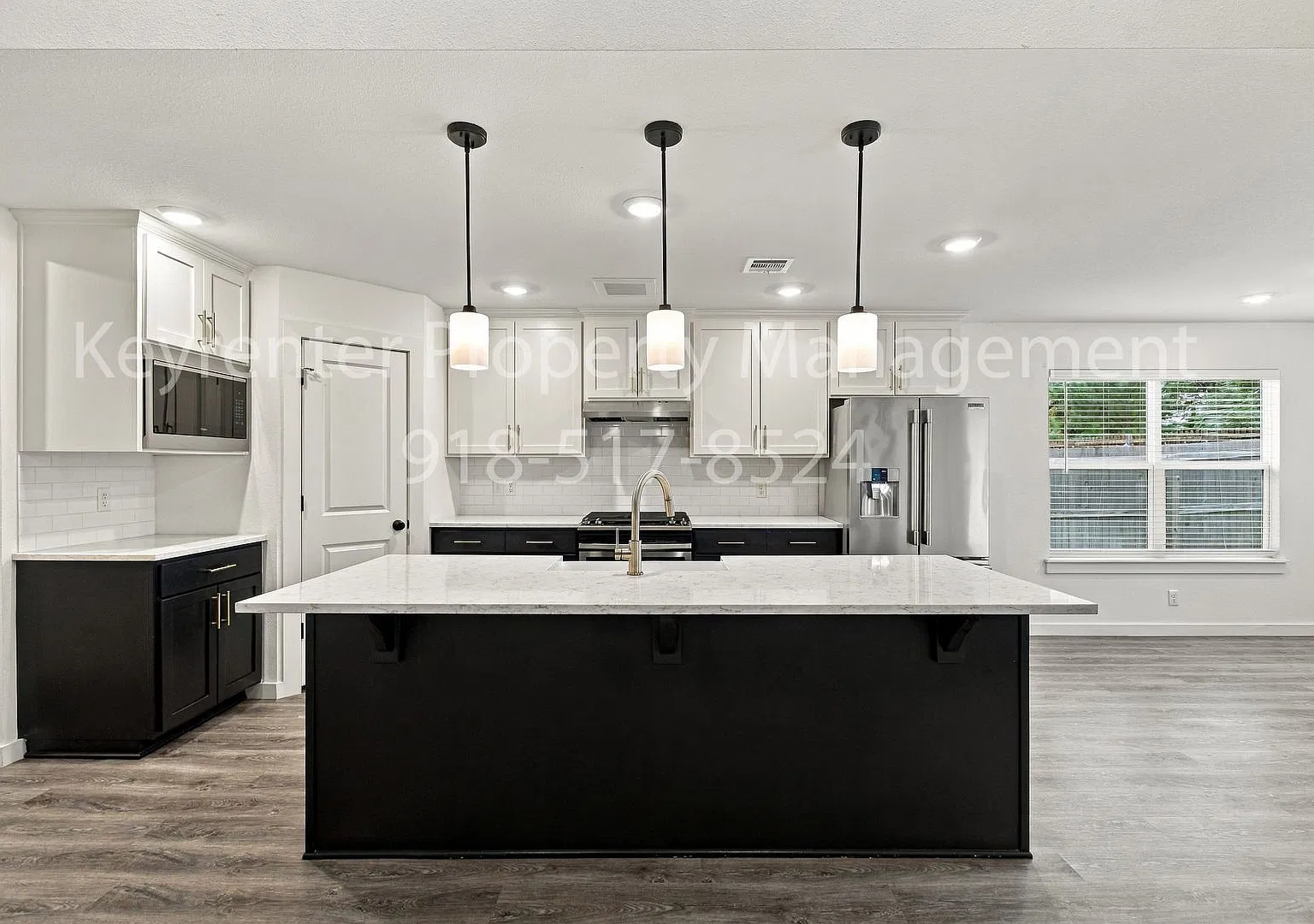 Stunning 4 Bed 3 Bath Broken Arrow Gem — Photo 2