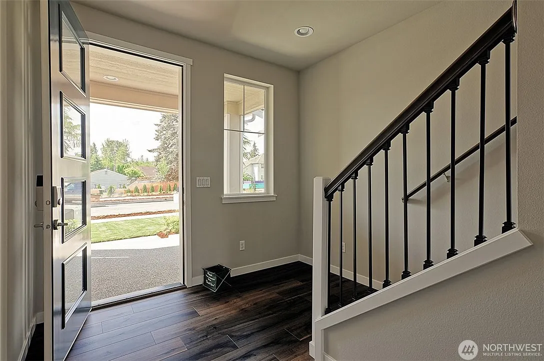 5 bed, 2807 sqft, $3,850 — Photo 4