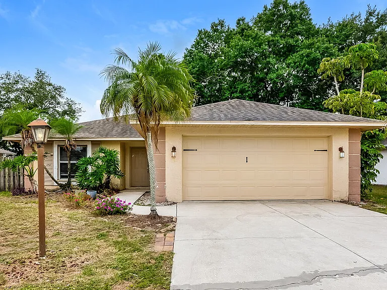 4208 76th Dr E — Photo 1