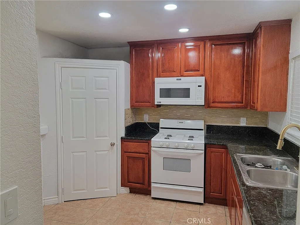 2 bed, 984 sqft, $2,600 — Photo 3