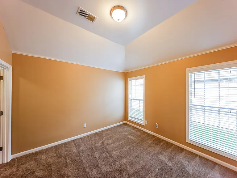 1061 Village Trl — Photo 15