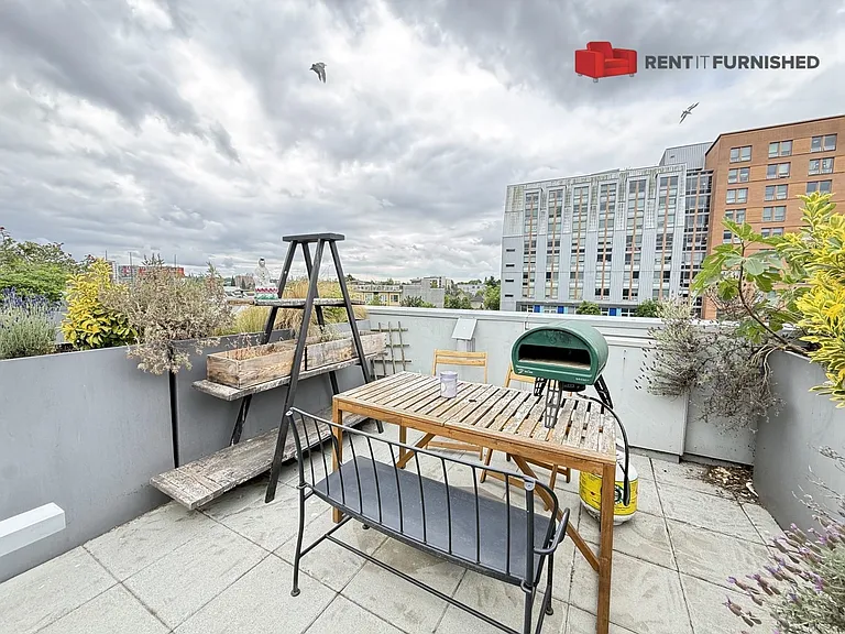 626 Alexander St — Photo 8