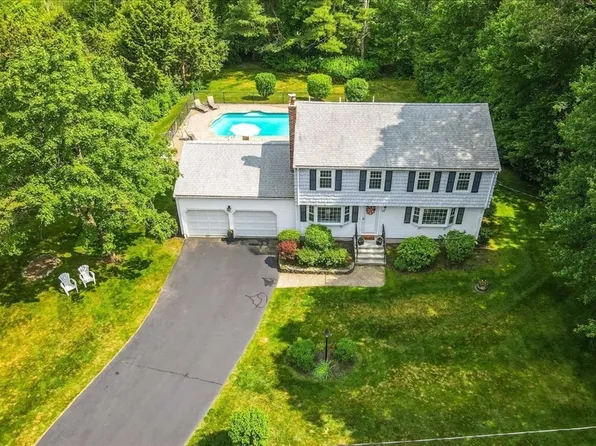 24 Stagecoach Rd, Medfield, MA 02052