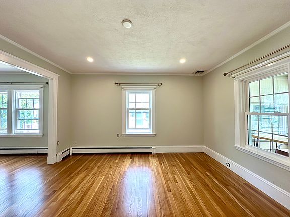 3rd image of 21 Thaxter Rd