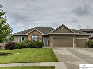 19406 Manderson Cir, Elkhorn, NE 68022
