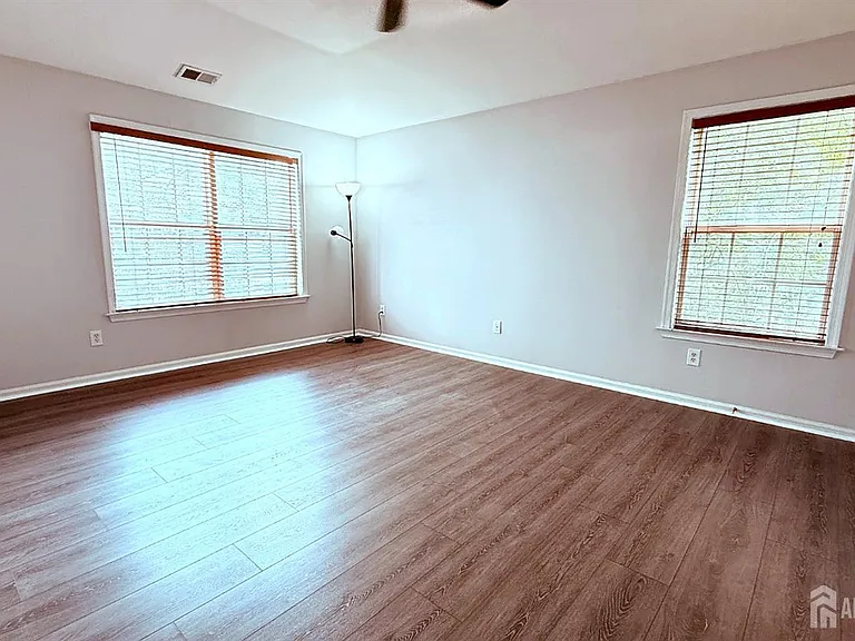 434 Waterford Dr — Photo 11