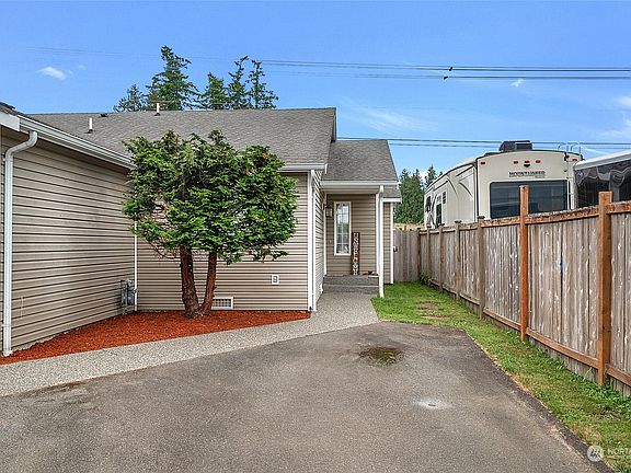 3rd image of 9908 67th Avenue NE