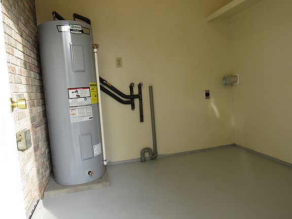 4th image of 992 Stonybridge Dr