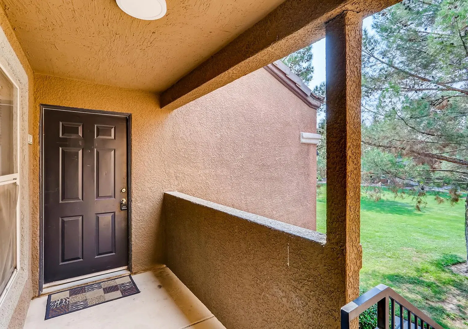 Great 2BD Condo in Gated Community — Photo 2
