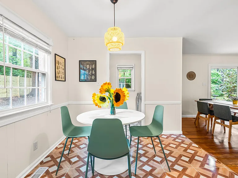 Carol St — Photo 13