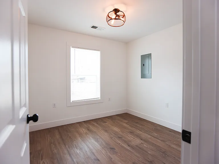 313 Douglas St — Photo 12