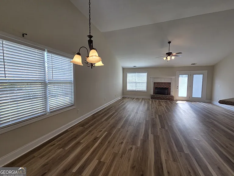 4213 Brentwood Dr — Photo 8
