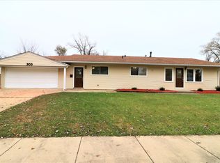 303 Cedar Ct, Streamwood, IL 60107