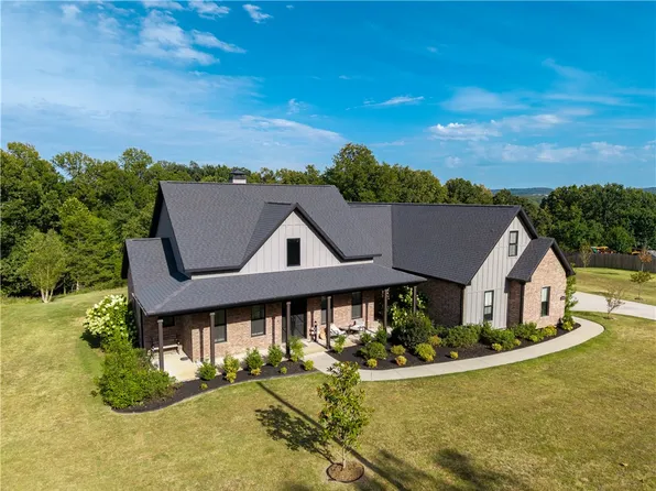 2758 N Adams Rd, Fayetteville, AR 72704