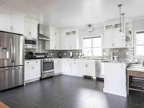 4th image of 4 Vaughan Ave