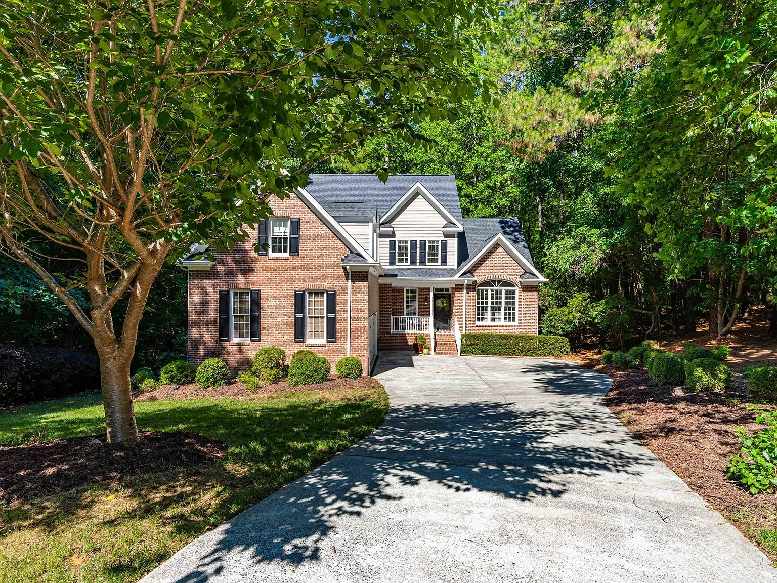 5 bed, 4.5 bath, 4178 sqft, $4,800 — Photo 2