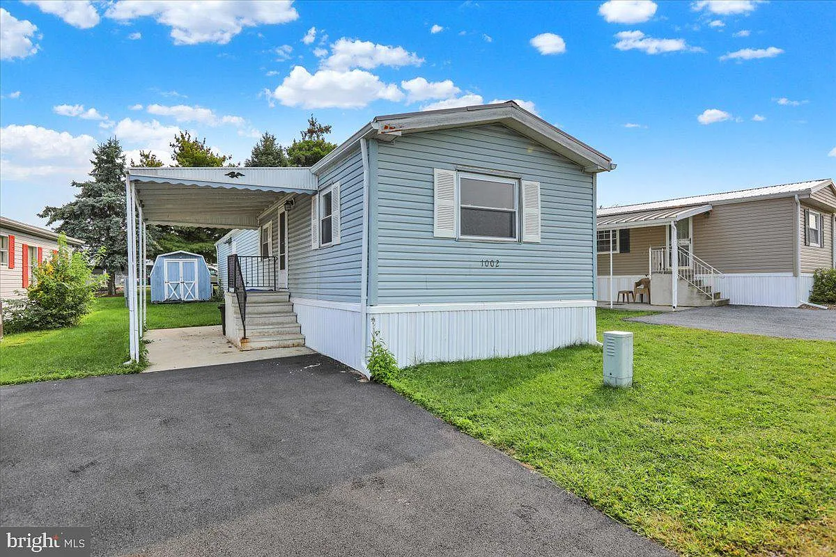 1002 Heath Ave photo 1