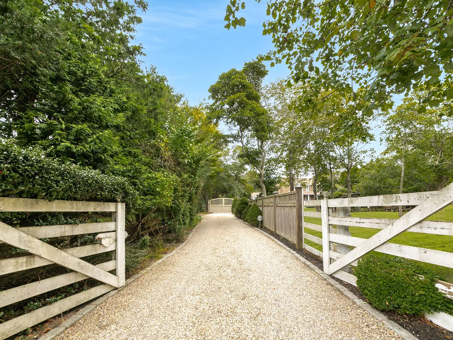 Amagansett Beach Cottage Close to Ocean and Bay Beaches — Photo 2