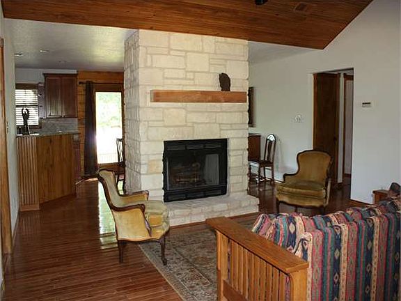 3rd image of 5020 Lakeaire Cir