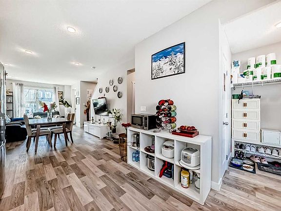 3rd image of 16 W Carringvue Way NW