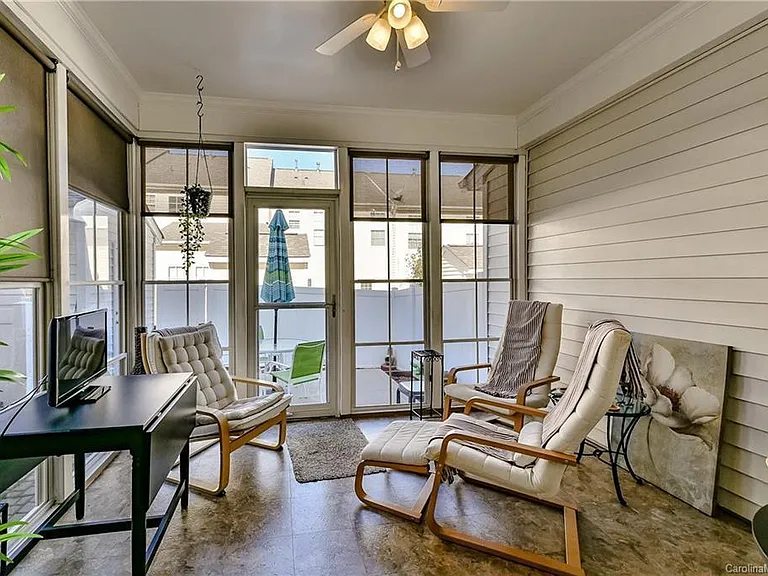 2151 Lake Breeze Ln — Photo 14
