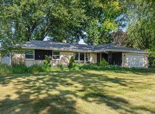 397 Vista View Dr, Cedarburg, WI 53012