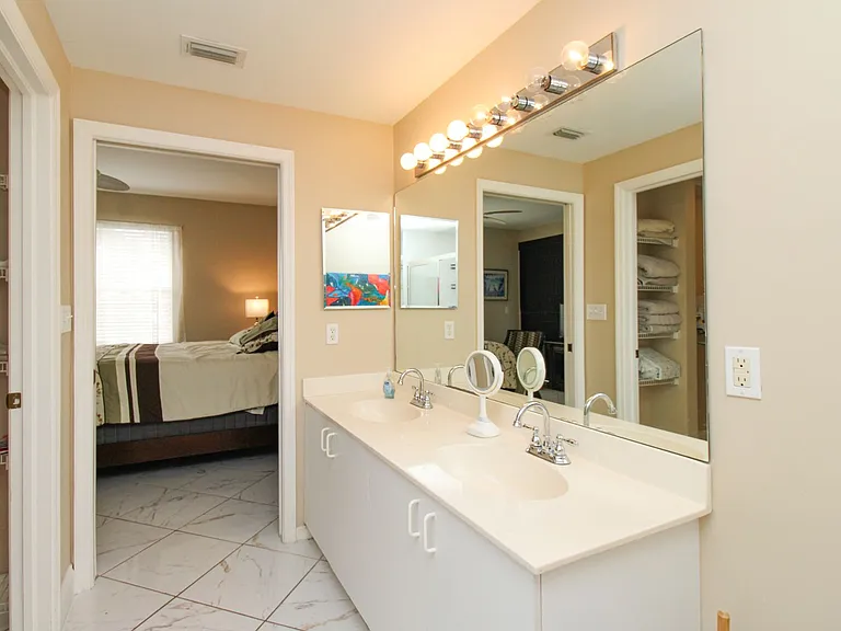 519 Roma Ct #3305 — Photo 37