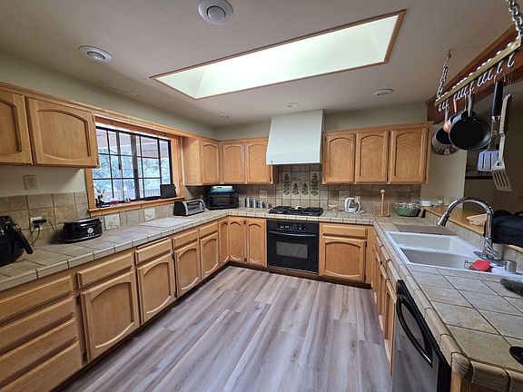 3rd image of 16812 Sandalwood Dr