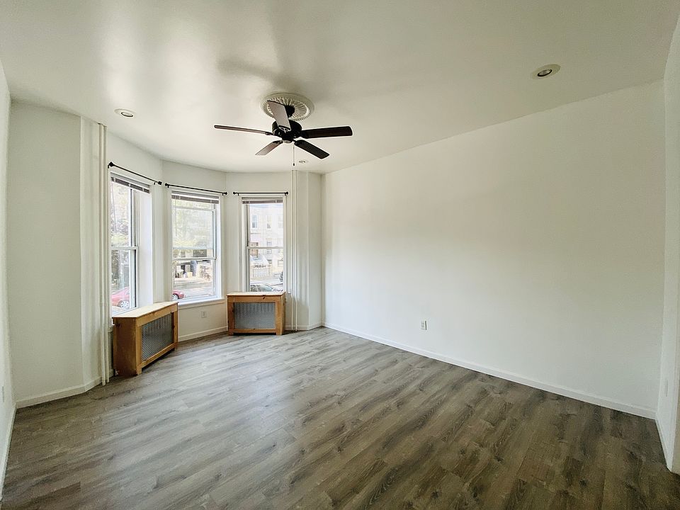 1st image of 394 Cornelia St Floor 1