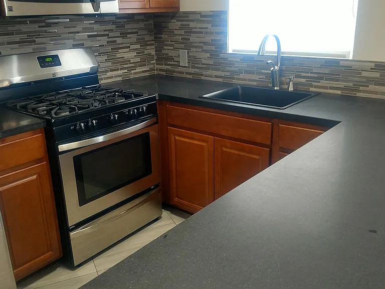 718 Park St #D — Photo 2