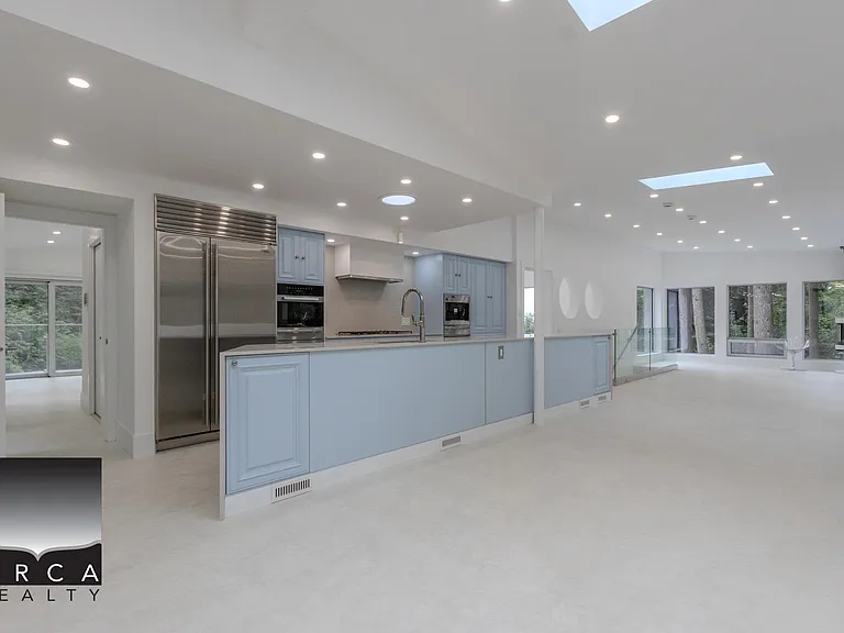 1060 Highland Dr — Photo 8