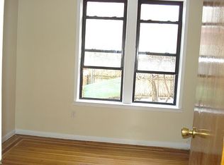 21-09 38th St #1R, Astoria, NY 11105
