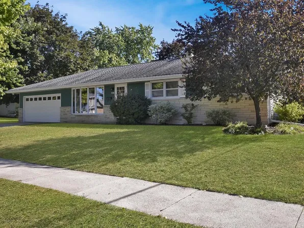 1017 E Kilbourn AVENUE, West Bend, WI 53095