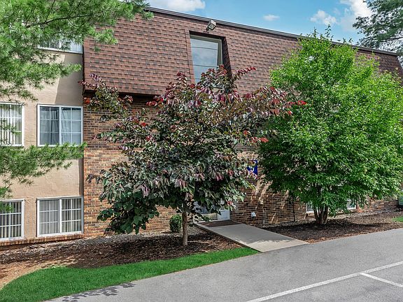 5th image of 37 Uptown Rd APT 01B
