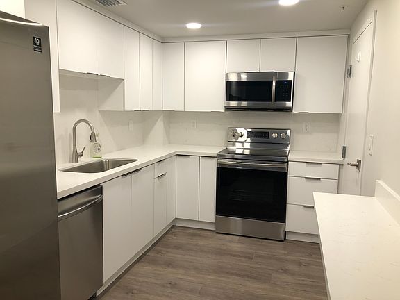 4th image of 90 Edgewater Dr APT 217