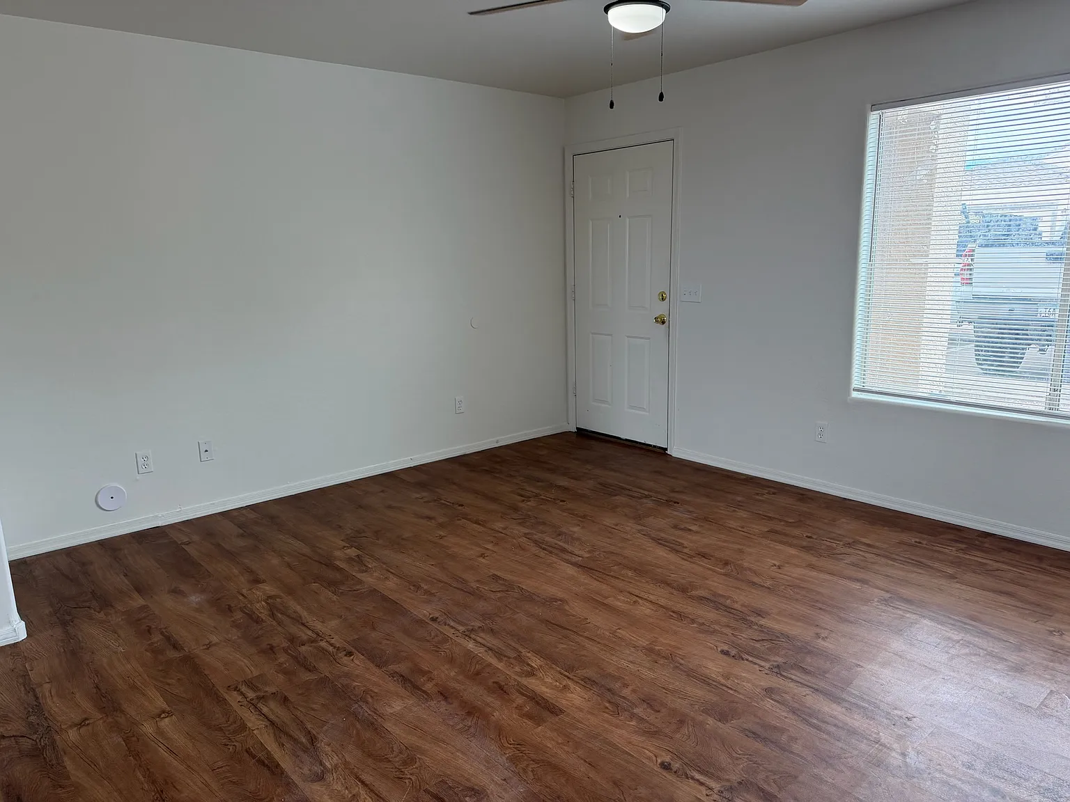 2 bed, 840 sqft, $1,450 — Photo 2