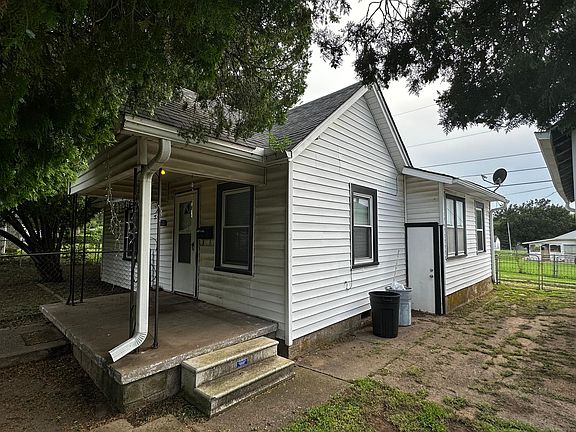 2nd image of 840 N Palm St