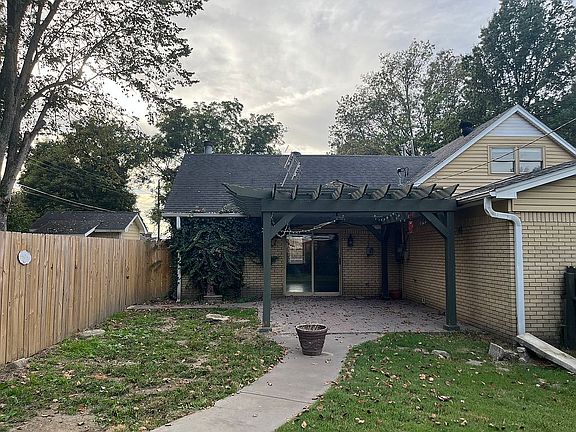 4th image of 1005 Park Ln