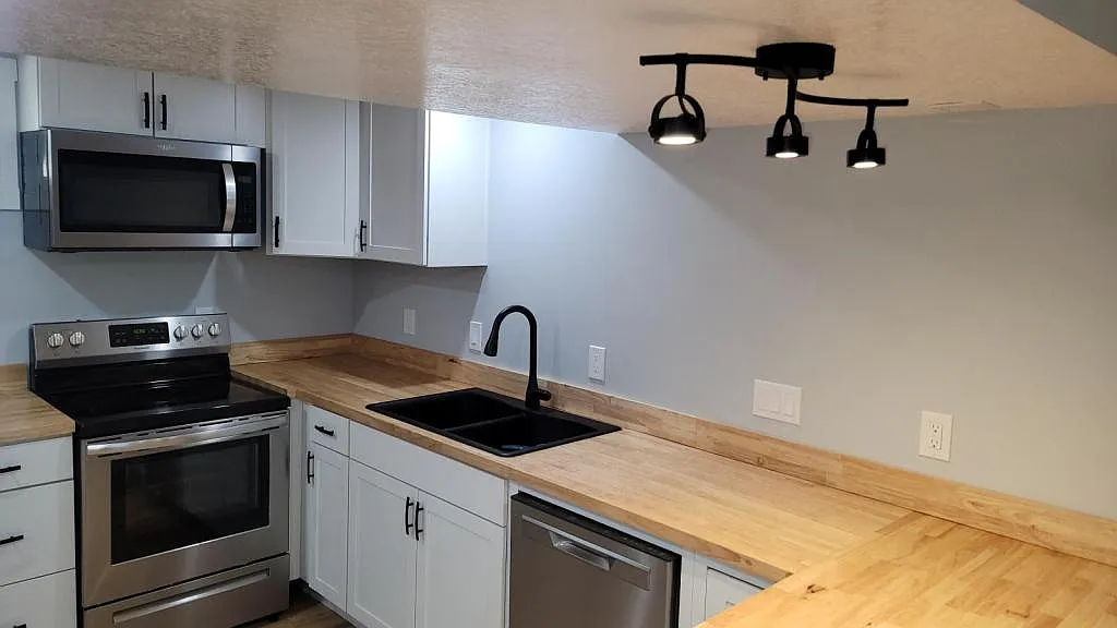 126 S 100 E (Private Room) — Photo 1